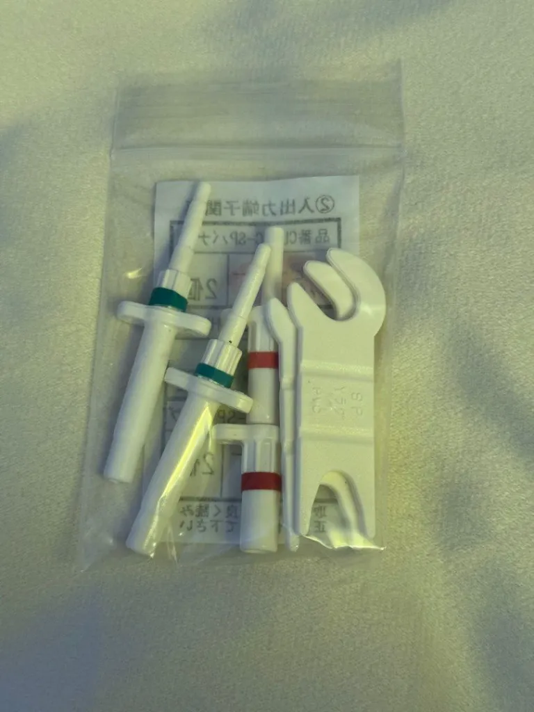 Japanese audio cleaning sticks for various plugs (RCA)